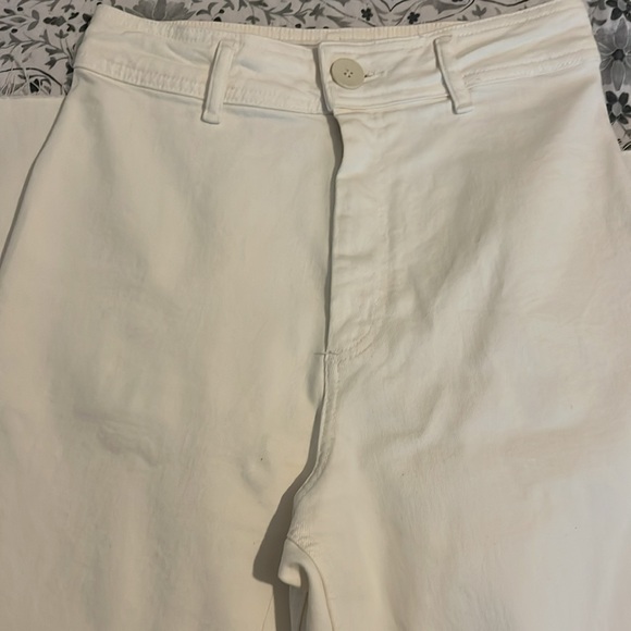 Stylish White Wide-Leg Jeans - Picture 3 of 6